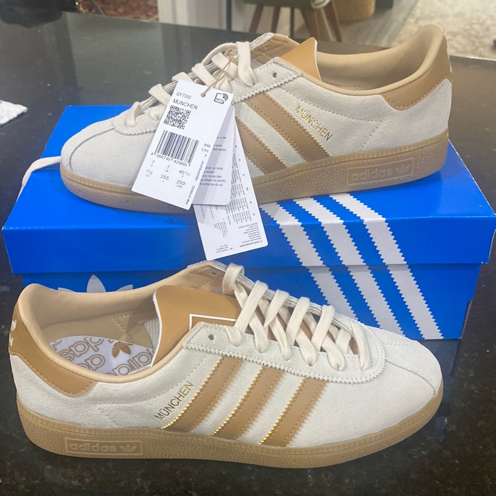 NWT IN BOX- Adidas Original Munchen sneaker